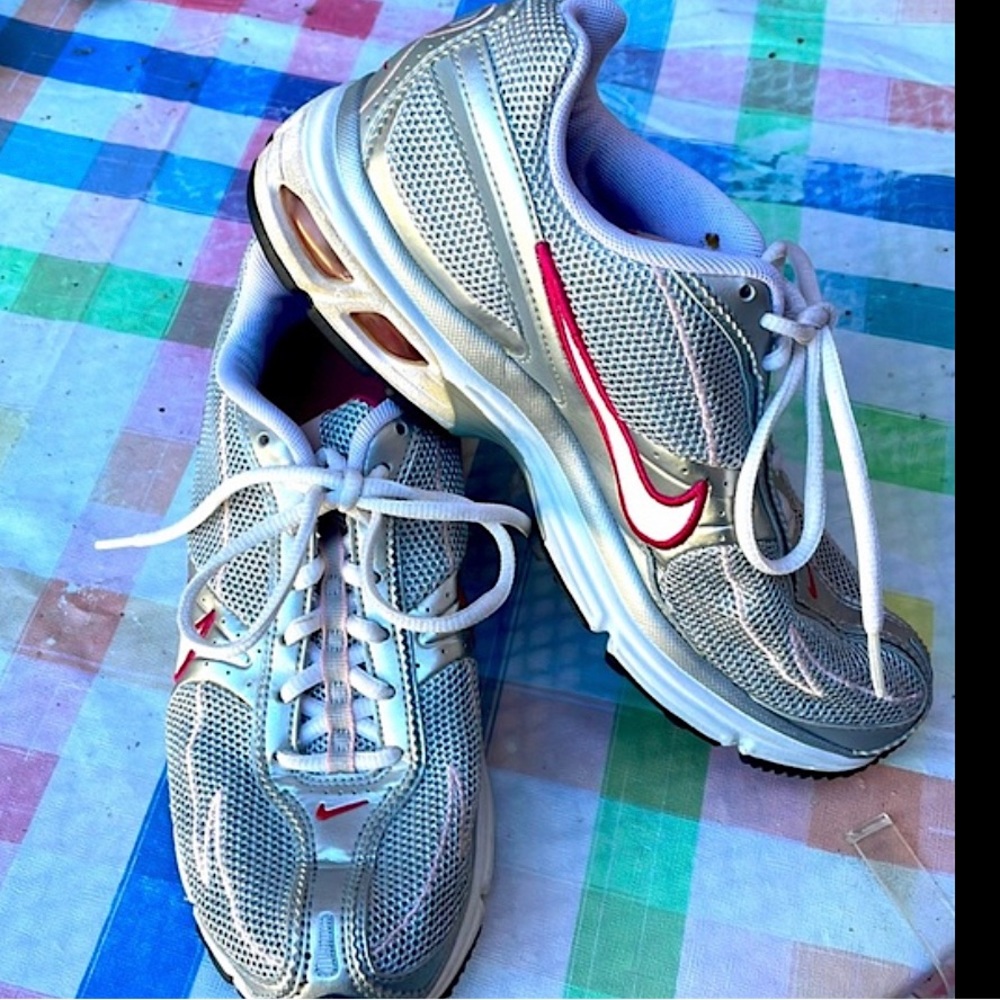 2006 Nike Air Rival Silver & Pink sz 7.5 *Like New*
